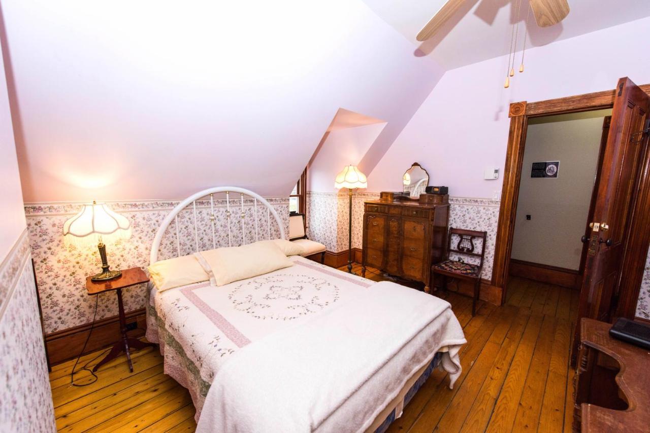 Le Griffon Bed & Breakfast 4*